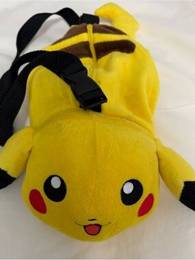 Share Pokémon 2010 Pikachu Shoulder Bag Plush Toy by BANPRESTO,17" Zipper on bag